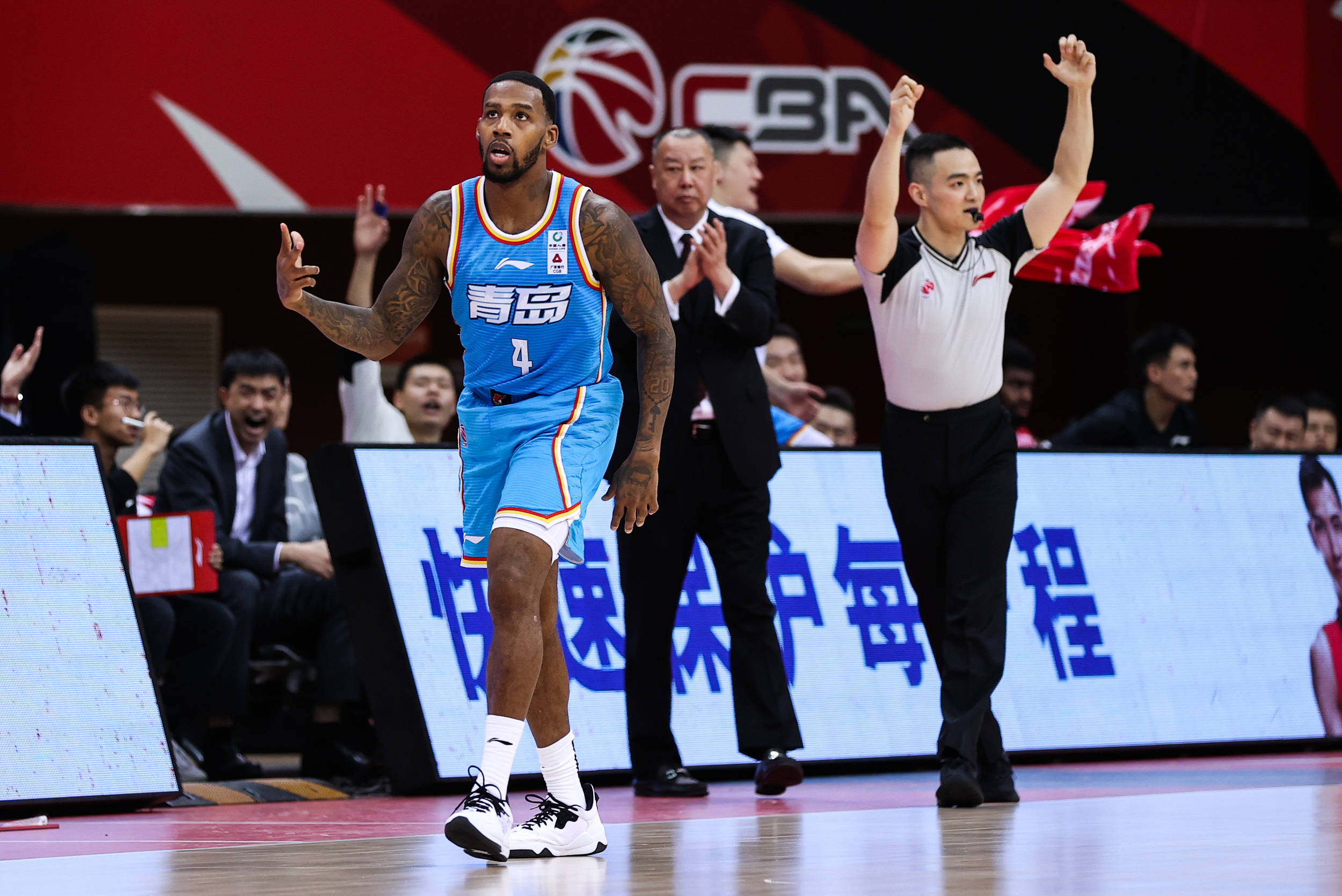 九游体育-联赛严格要求，球场人员规范行为