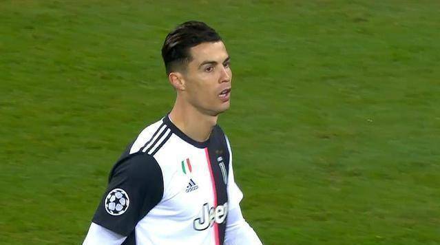 包含尤文图斯门将罗纳尔多在训练中受伤，或将休战一段时间的词条