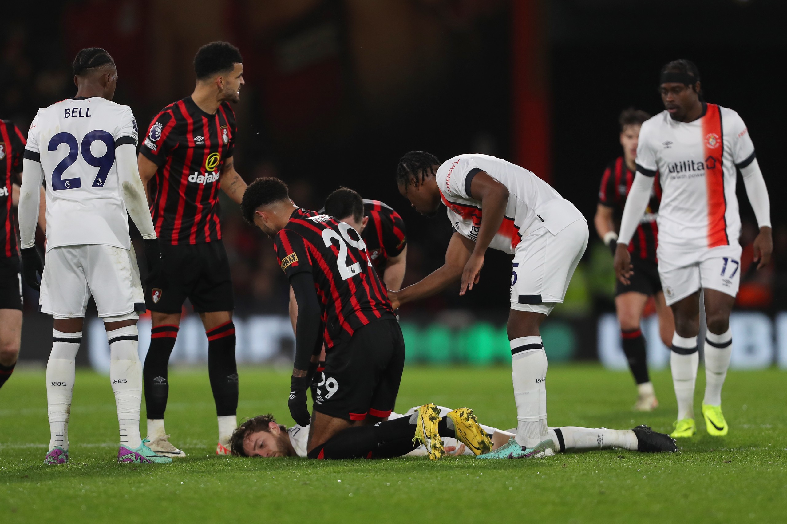 九游体育登录-比赛中球员间发生冲突，场面一度失控