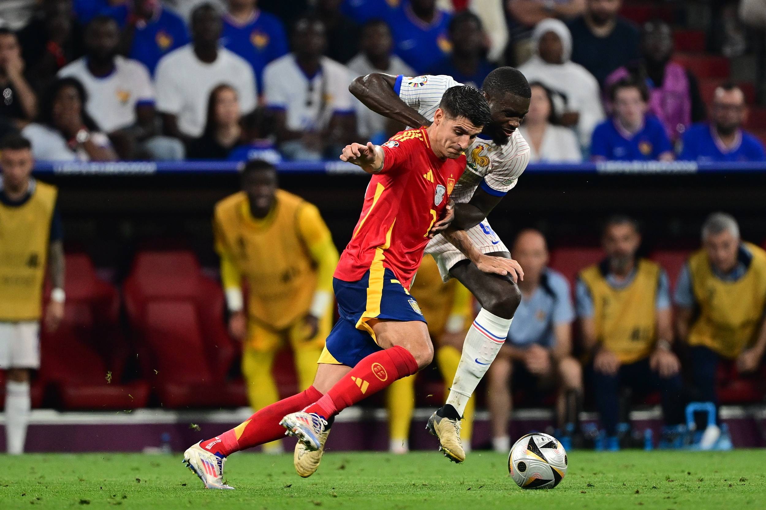 关于欧洲杯/决赛精彩不断，胜负之间瞬息万变的信息