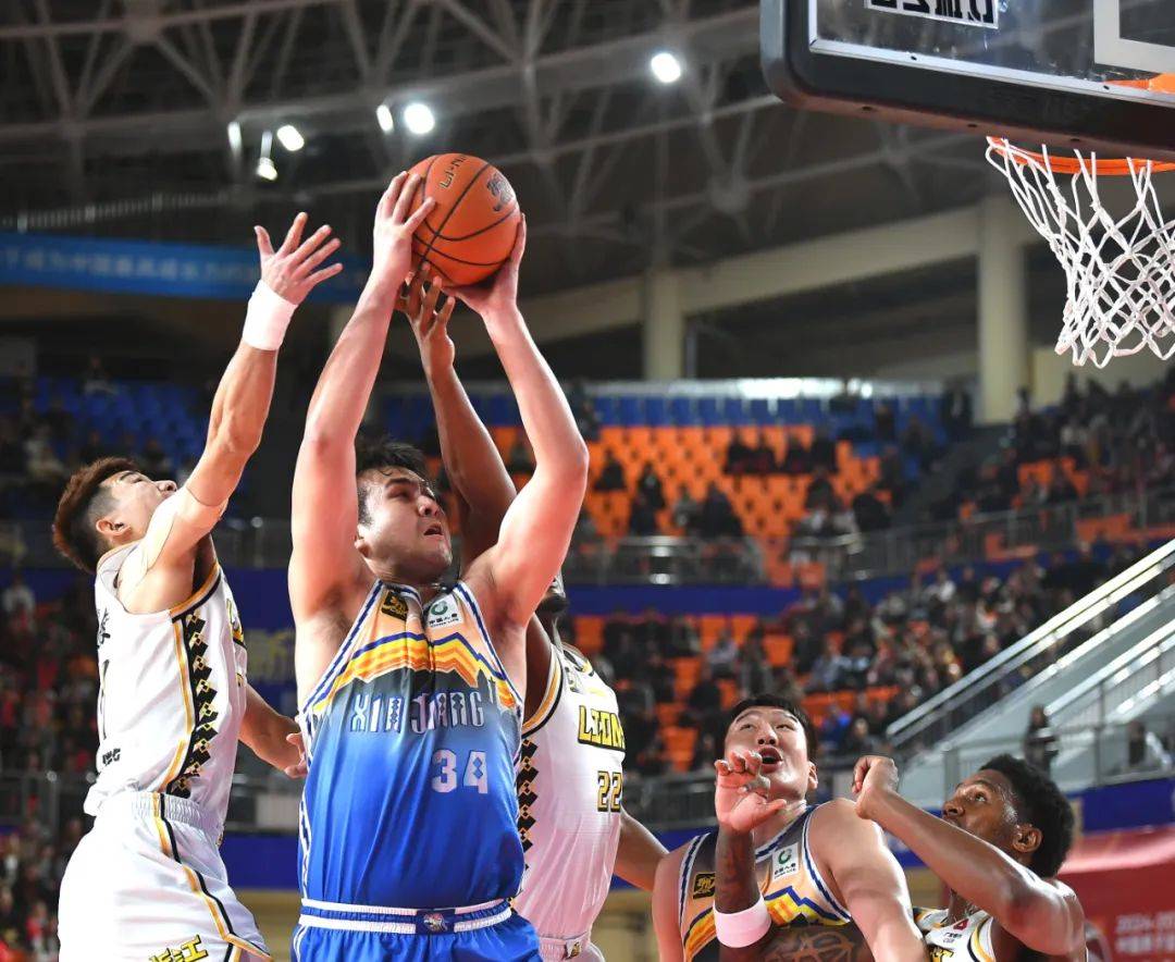青海男篮惊险逆转广州,豪取胜利 青海男篮惊险逆转广州,豪取胜利