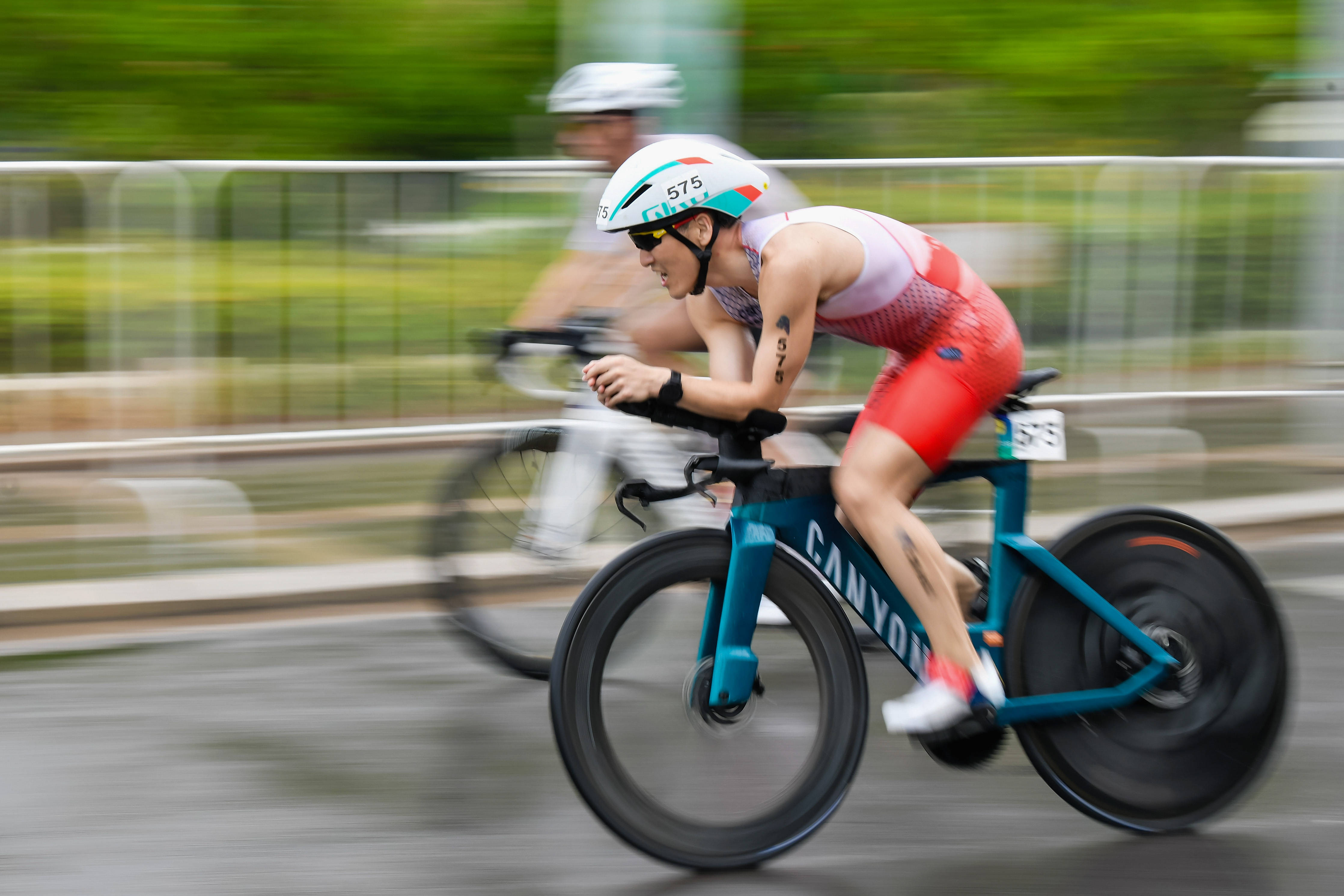 铁人三项比赛男子组中场成绩逆转 铁人三项比赛男子组中场成绩逆转