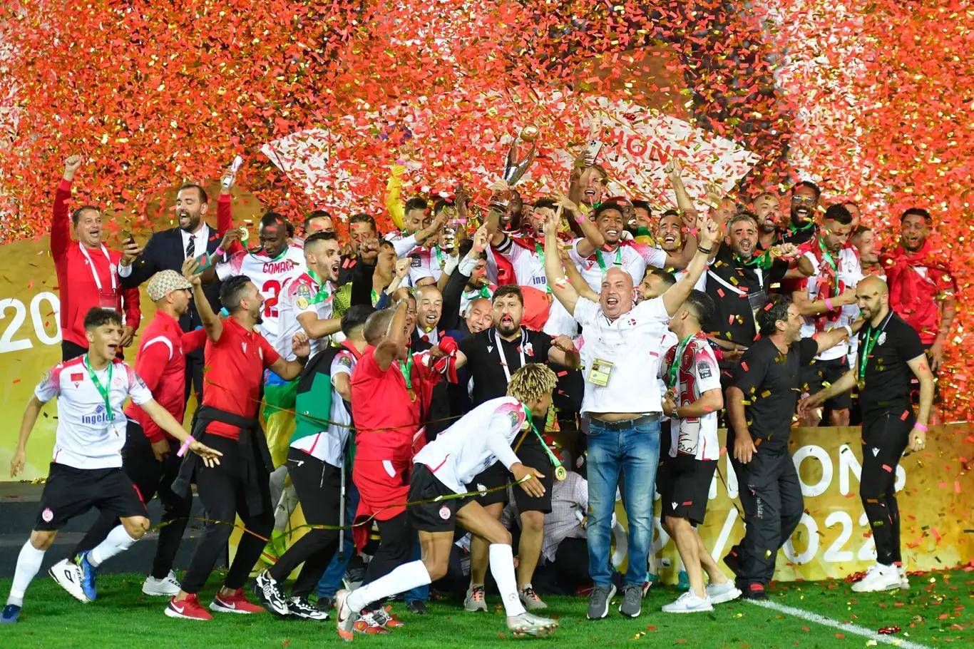 银河战舰球队正式宣布引进新中场球员,备战欧洲联赛的简单介绍 银河战舰球队正式宣布引进新中场球员,备战欧洲联赛的简单介绍