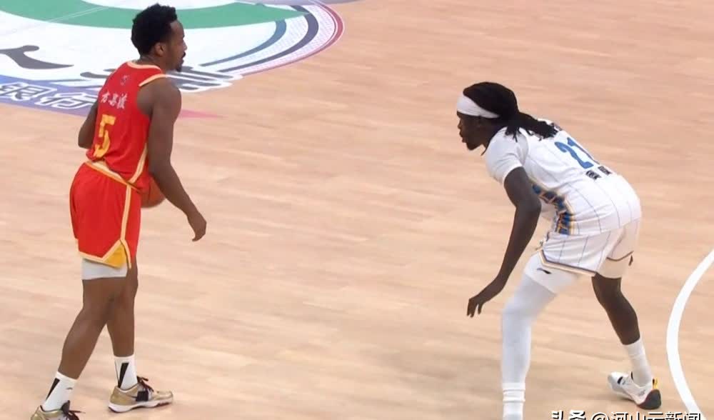 立陶宛篮球锦标赛季后赛，球队实力激烈对抗