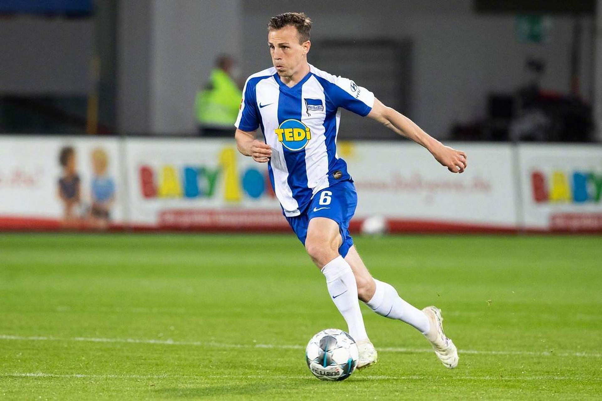 包含斯图加特队客场惜败柏林赫塔,遗憾告负的词条 包含斯图加特队客场惜败柏林赫塔,遗憾告负的词条