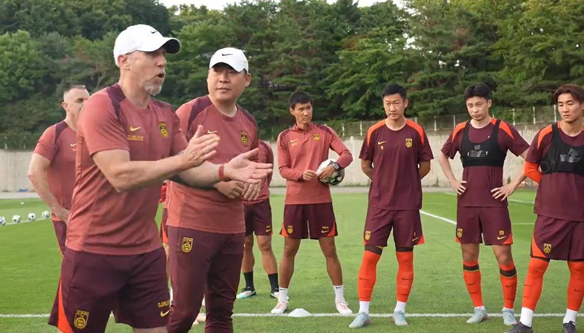 东亚球队取得出人意料的胜利 东亚球队取得出人意料的胜利