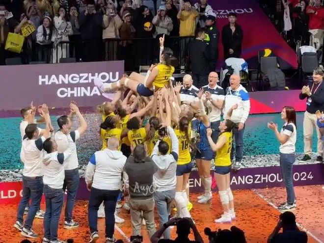 九游体育网页版入口-立陶宛队队员默契配合，联防联攻凌厉