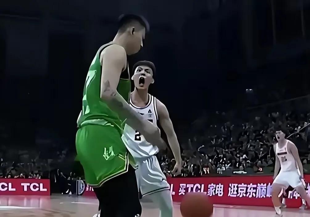 包含争议判罚引起热议，球迷情绪高涨的词条