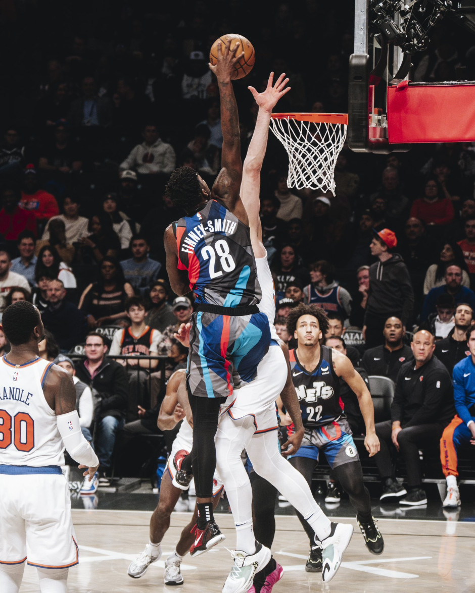 经验老将发挥关键作用,指引球队前行 经验老将发挥关键作用,指引球队前行