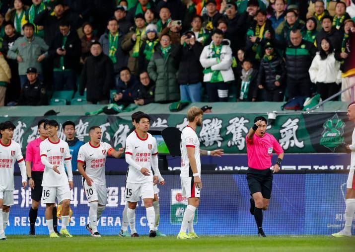 九游体育在线登录-足球豪强大战，亚冠赛场燃烧