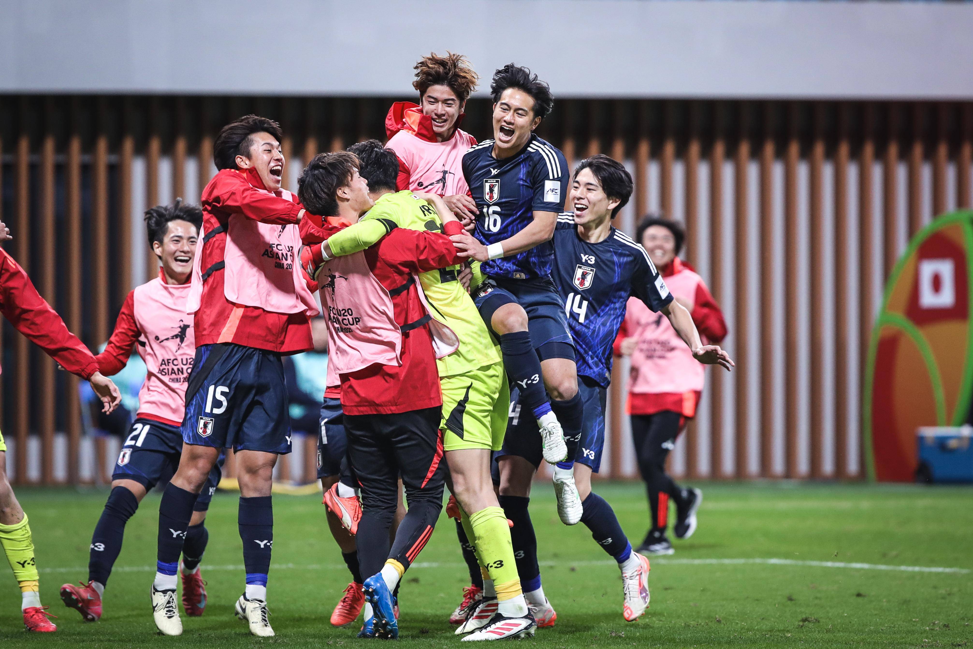 足球豪强大战,亚冠赛场燃烧 足球豪强大战,亚冠赛场燃烧