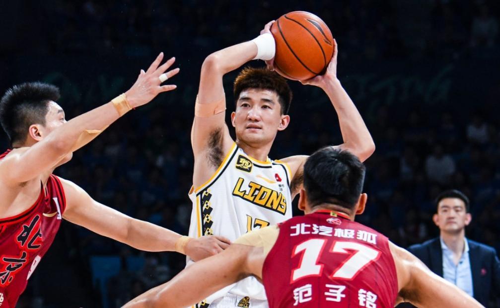 广西队击败四川队,取得胜利 广西队击败四川队,取得胜利