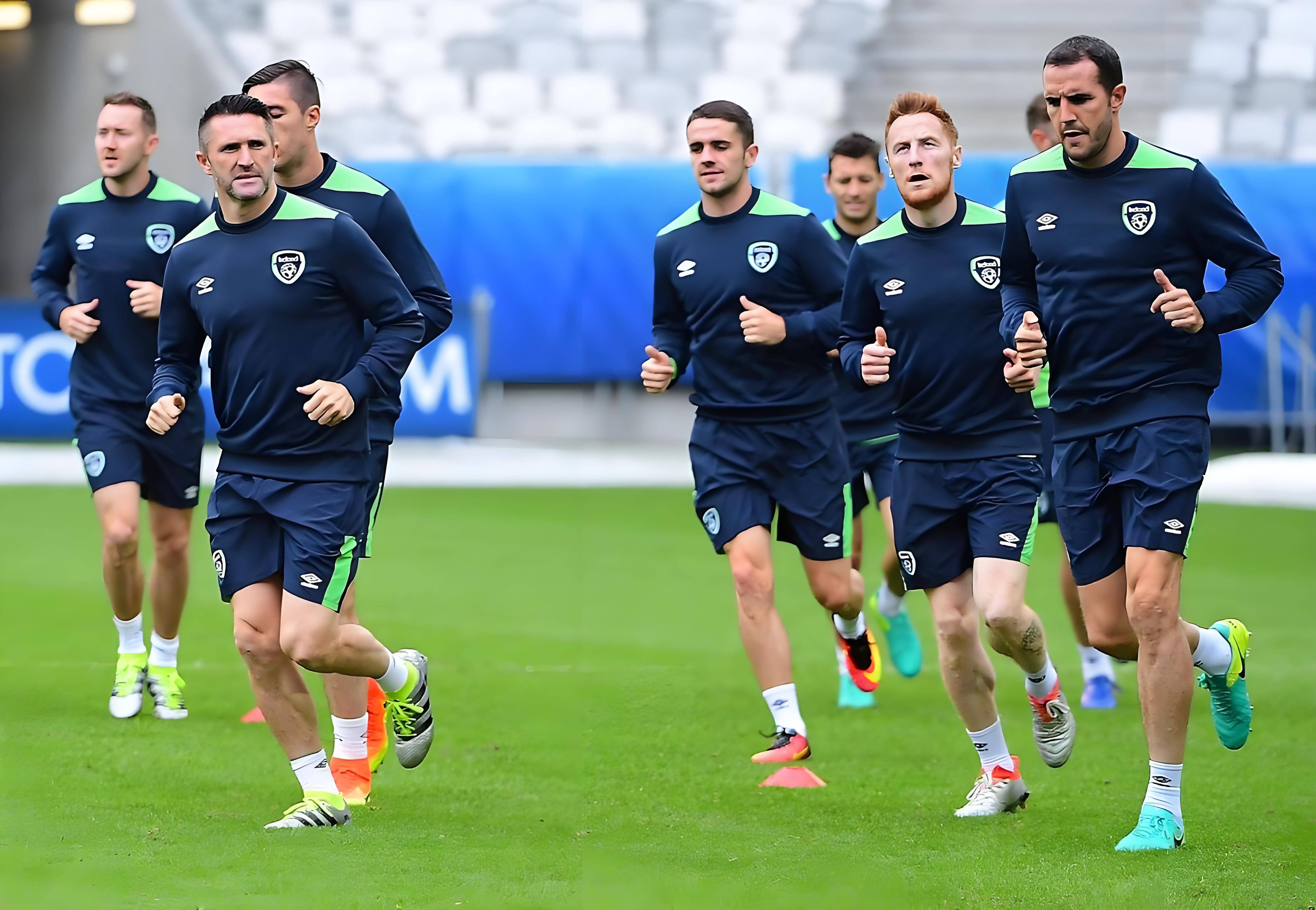 包含荷兰队遭遇意外失利，欧预赛前景堪忧的词条