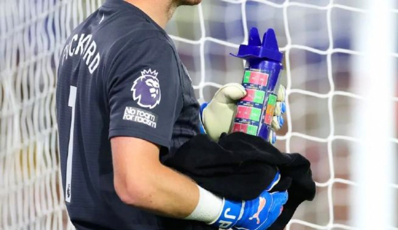 九游体育网页版登录入口-裁判判罚引起争议，球迷纷纷表达不满