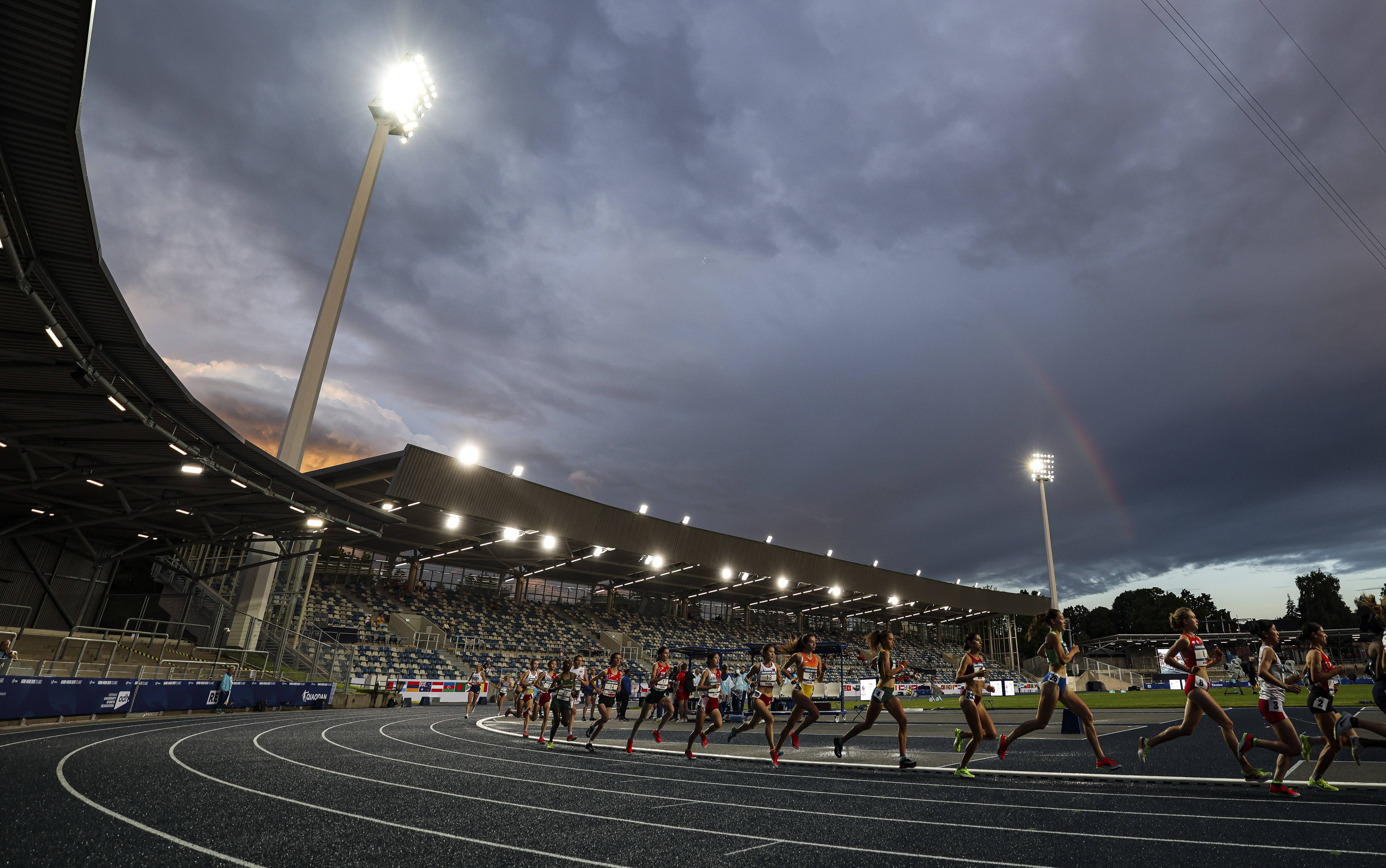 德国女子田径选手冲刺到底,领先全场 德国女子田径选手冲刺到底,领先全场