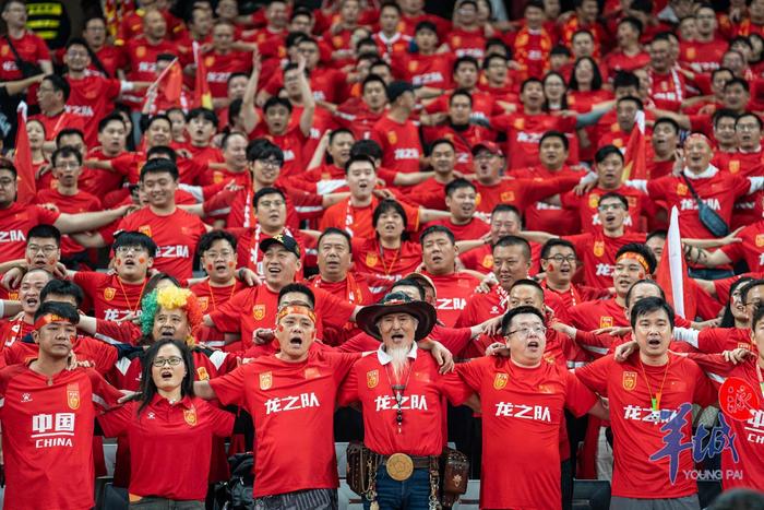 包含世界足球壮观开幕式点燃赛事热情,球迷欢呼雀跃的词条 包含世界足球壮观开幕式点燃赛事热情,球迷欢呼雀跃的词条